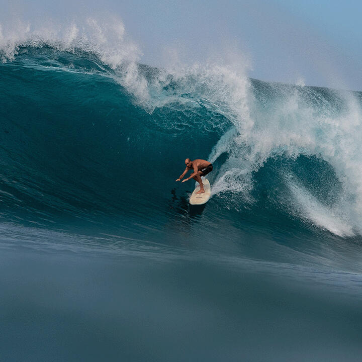 03 / IN THE ACTION Watershots & Outer Reefs With fins or a jet ski, we get right out into the action to capture your best waves. From $300 / hour Book a water session